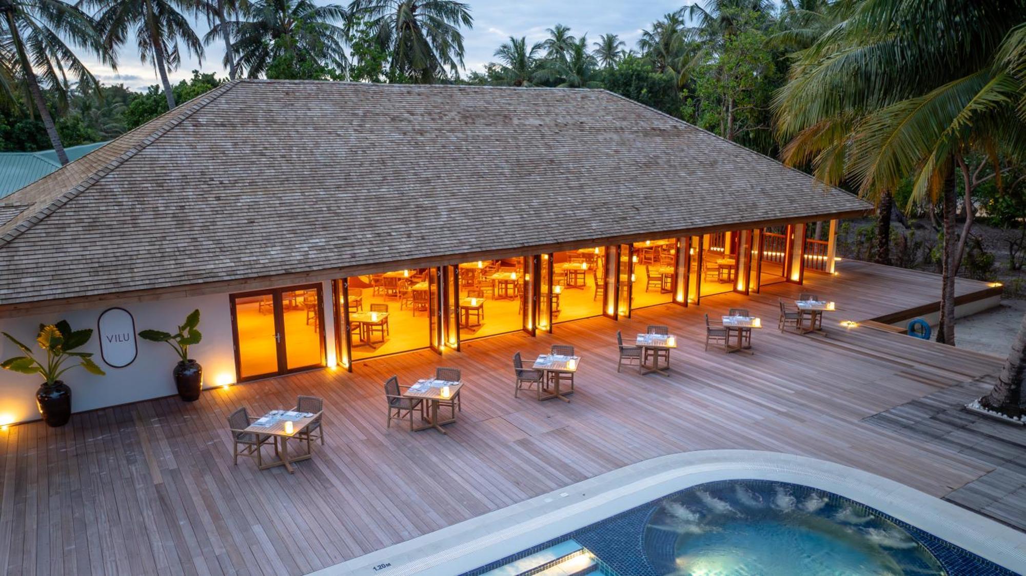 Meeru Maldives Resort Island Dhiffushi Kültér fotó The restaurant at the resort