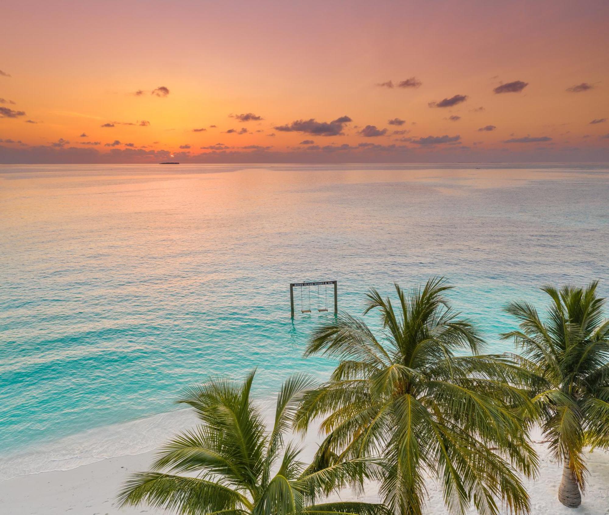 Meeru Maldives Resort Island Dhiffushi Kültér fotó Sunset at the beach