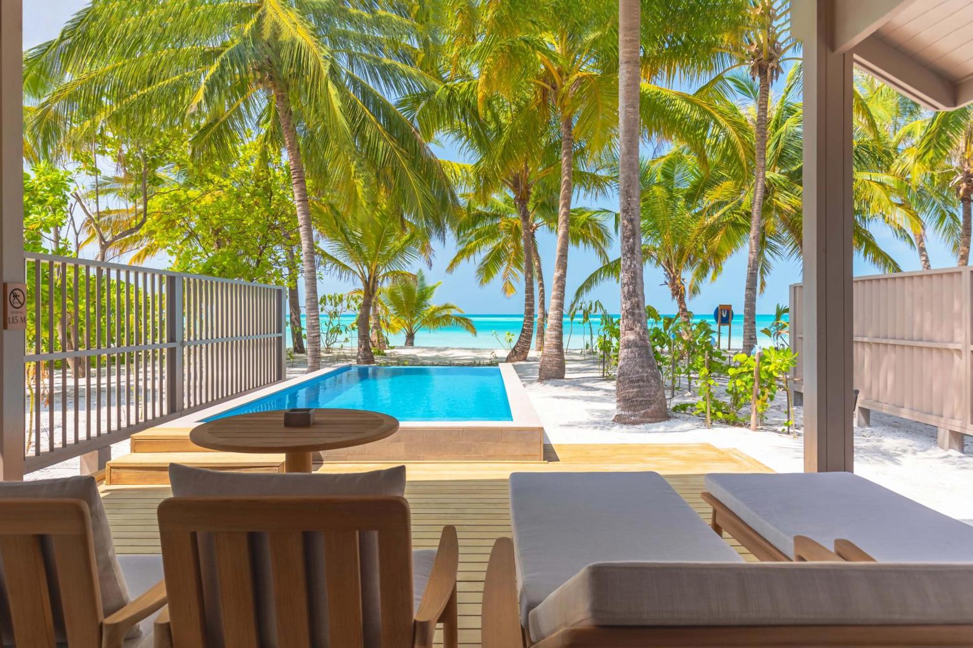 Meeru Maldives Resort Island Dhiffushi Kültér fotó Beach villa with pool