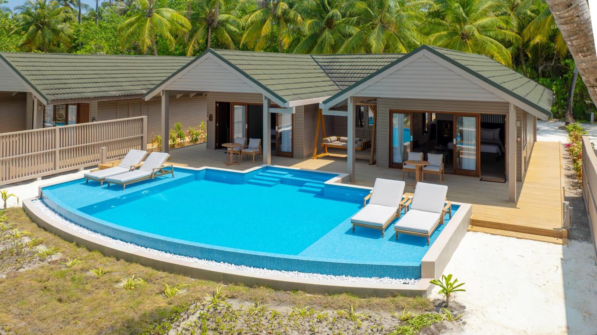 Meeru Maldives Resort Island Dhiffushi Kültér fotó A pool villa at the resort